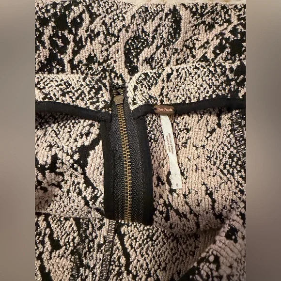 Free People Black and Cream Snake Print Mini Skirt
Size: 8 - Picture 8 of 10